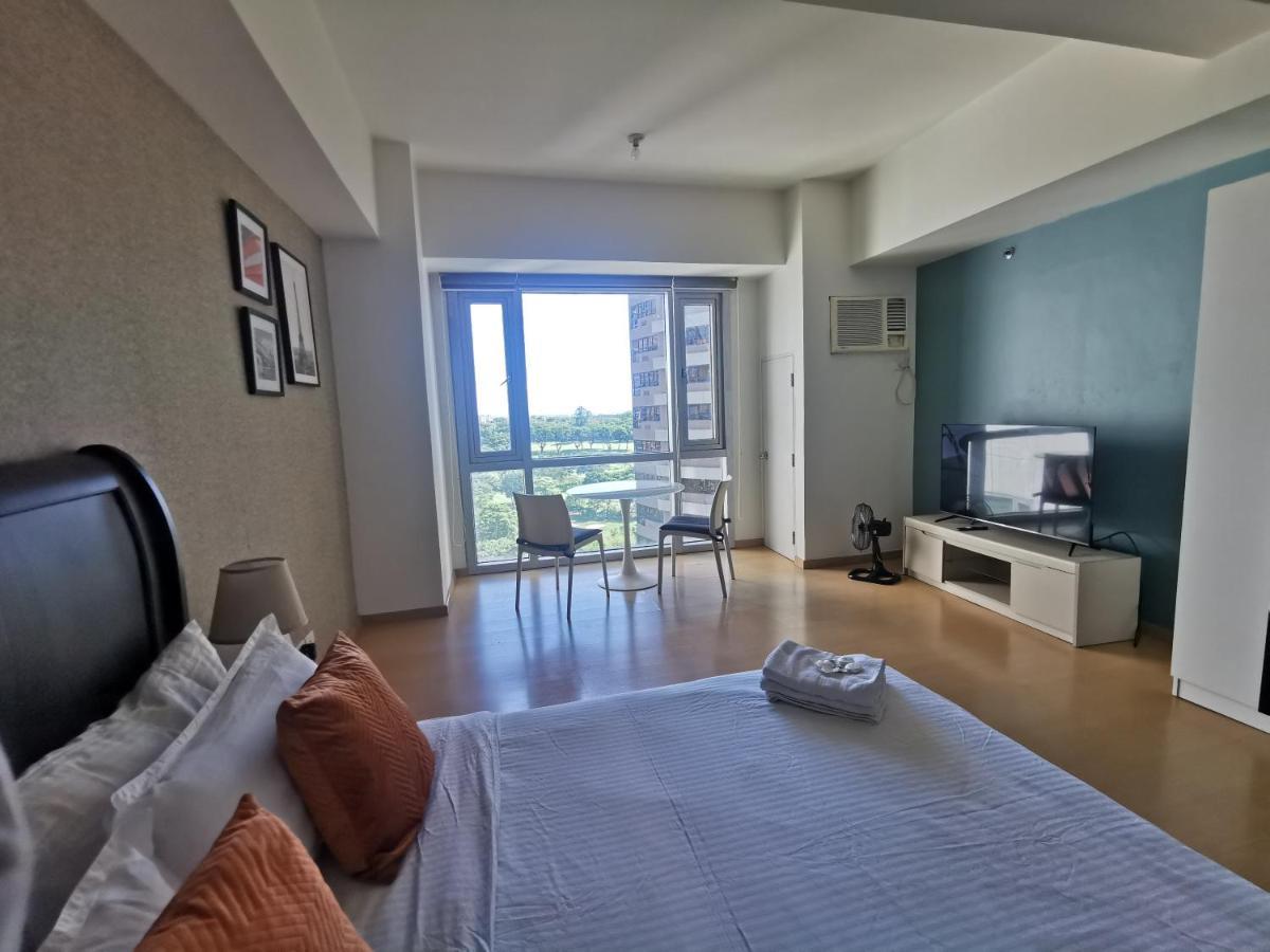Caleze Avant At The Bgc Manila