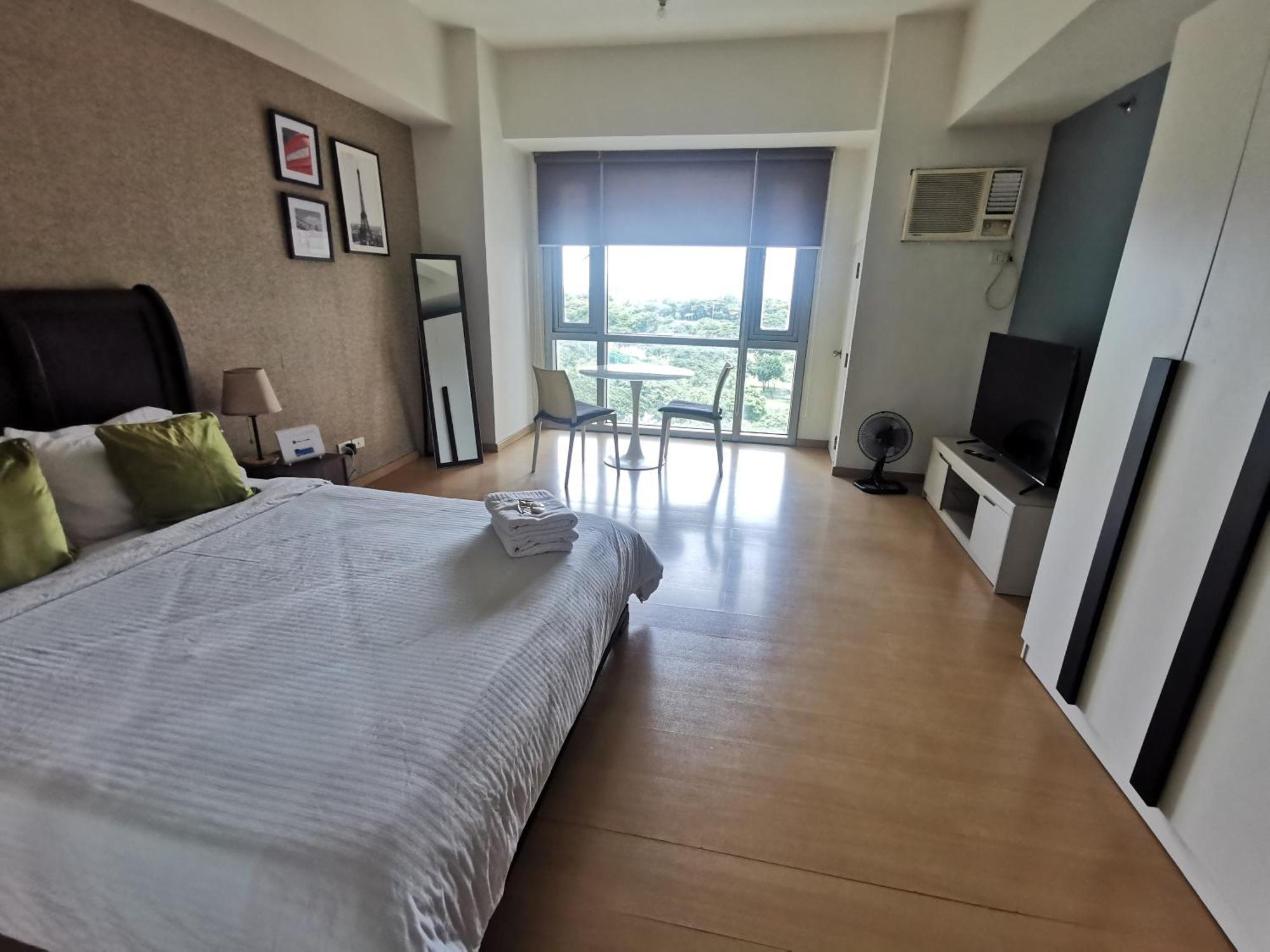 Caleze Avant At The Bgc Apartment *