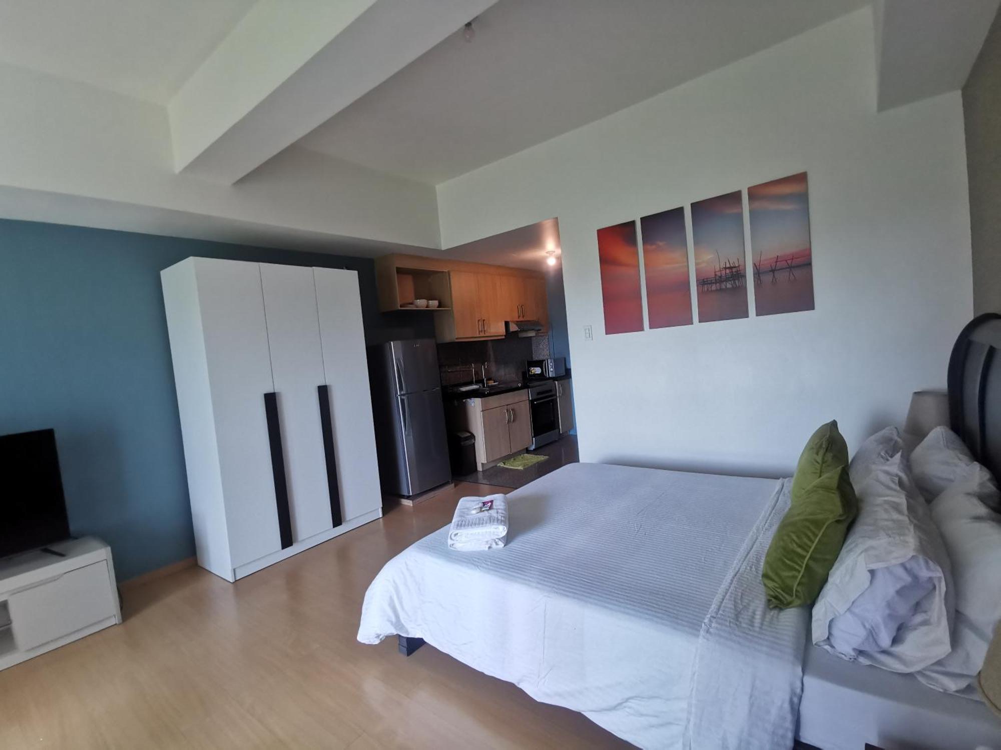 Caleze Avant At The Bgc Apartment *