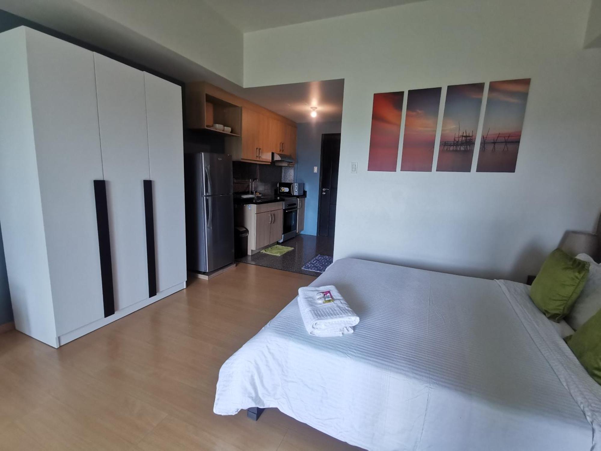 Caleze Avant At The Bgc Apartment Manila