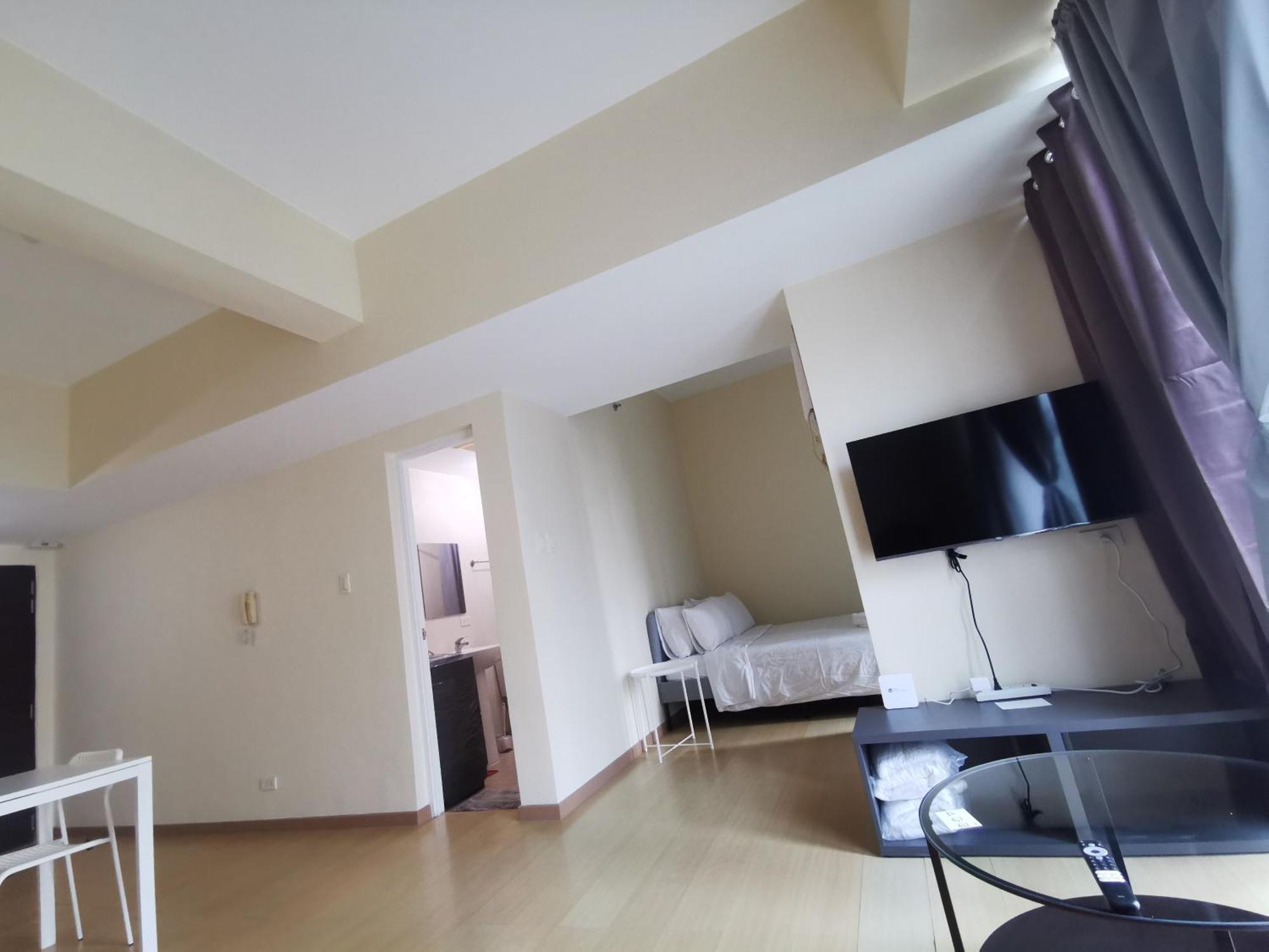 Caleze Avant At The Bgc Apartment *