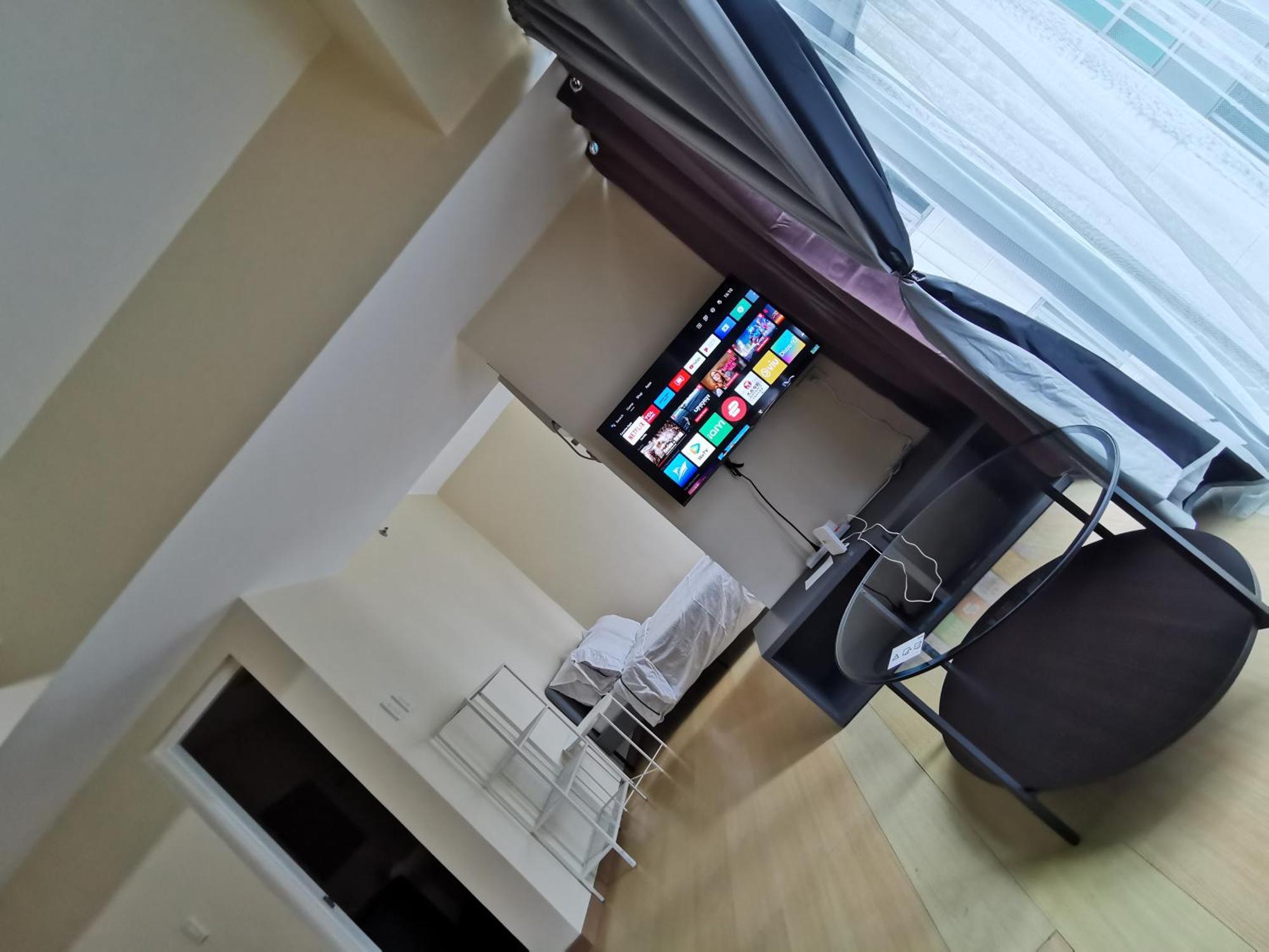 Caleze Avant At The Bgc Apartment Manila