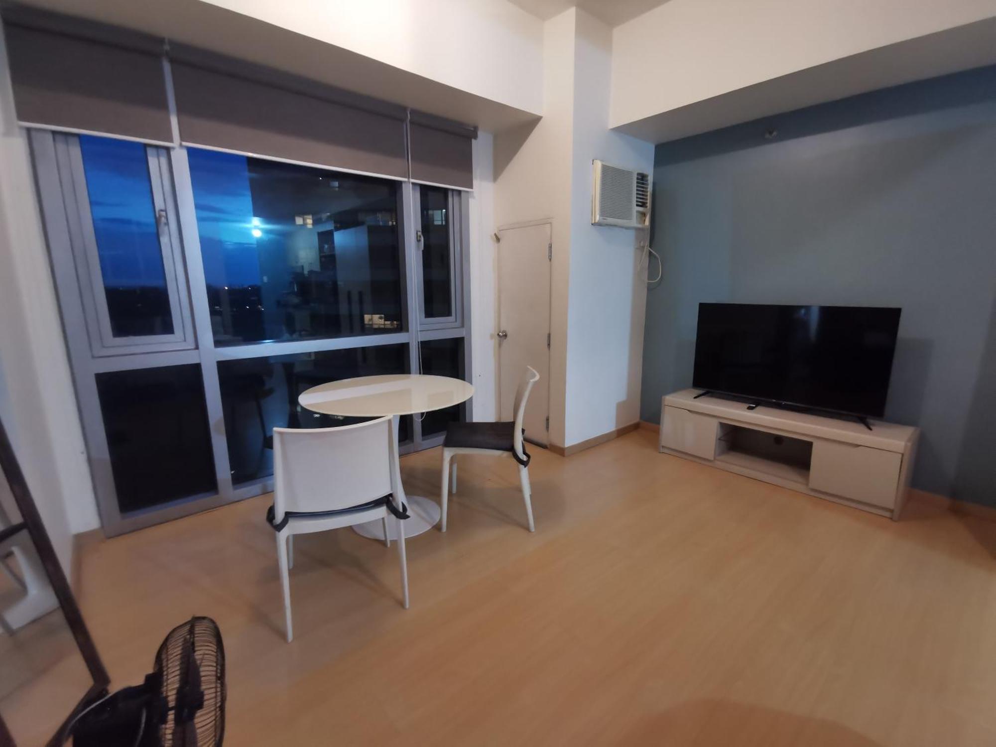Caleze Avant At The Bgc Apartment *